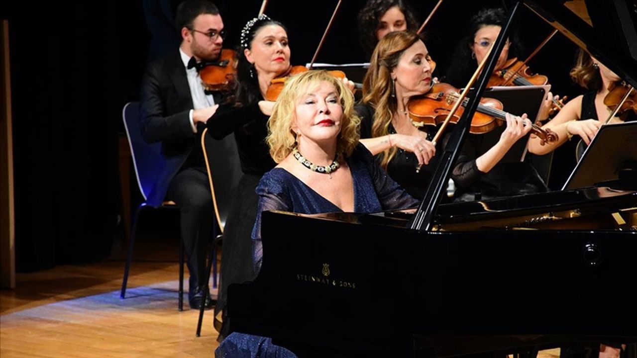 Piyanist Gülsin Onay Eskişehir'de resital verdi