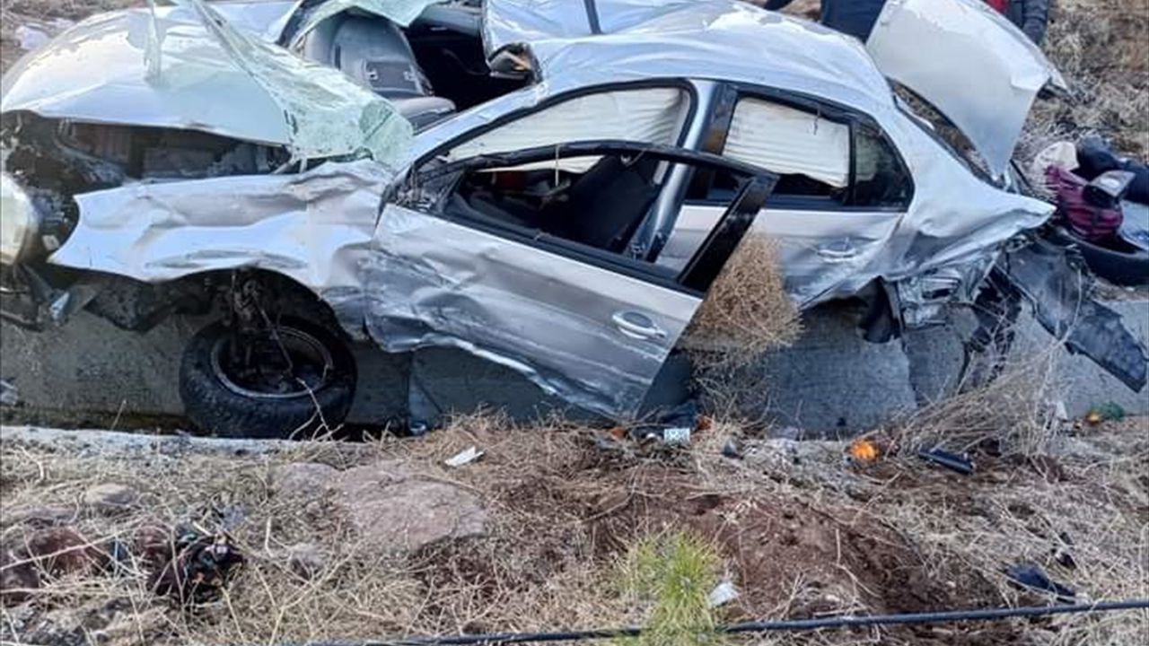 Aksaray'daki trafik kazasında 1 kişi öldü, 4 kişi yaralandı