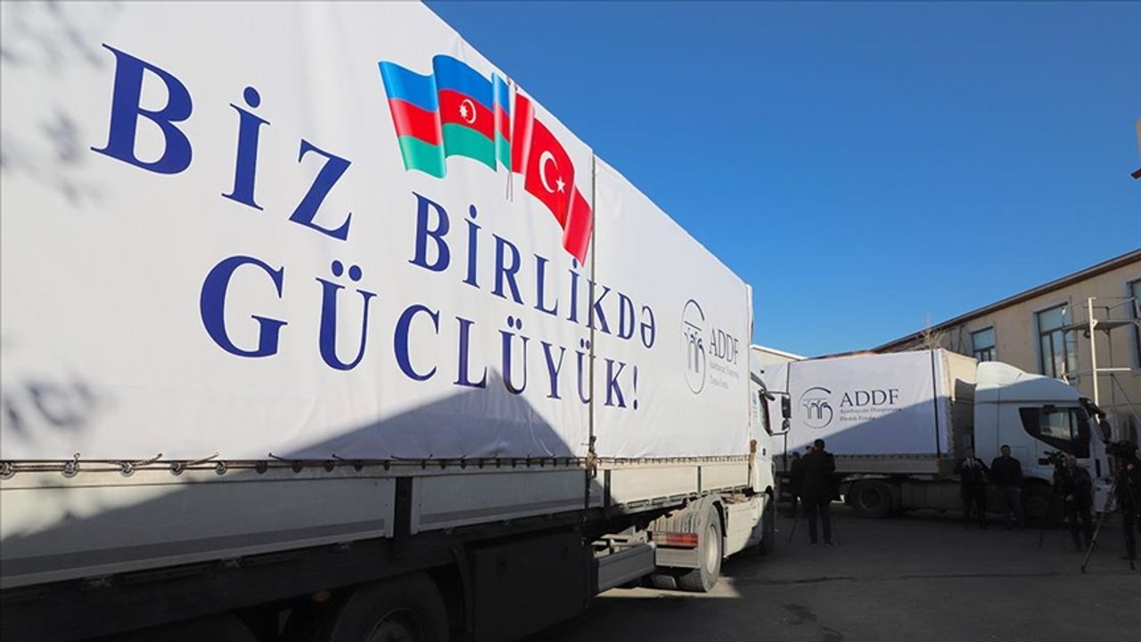Azerbaycan, Türkiye’deki depremzedeler için 18 tonluk yardım malzemesi gönderdi