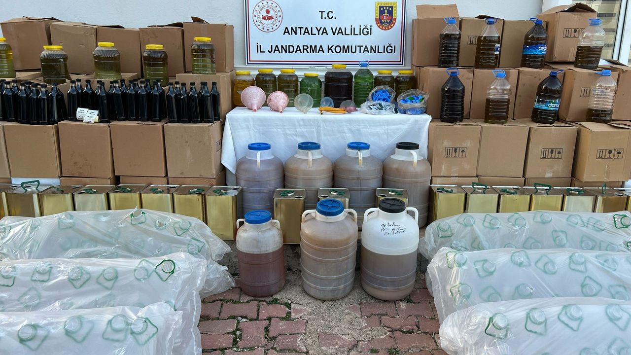 Antalya’da 3,5 ton sahte zeytinyağı ele geçirildi