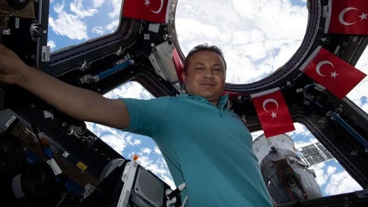 Astronot Alper Gezeravcı "gMetal" deneyini yaptı