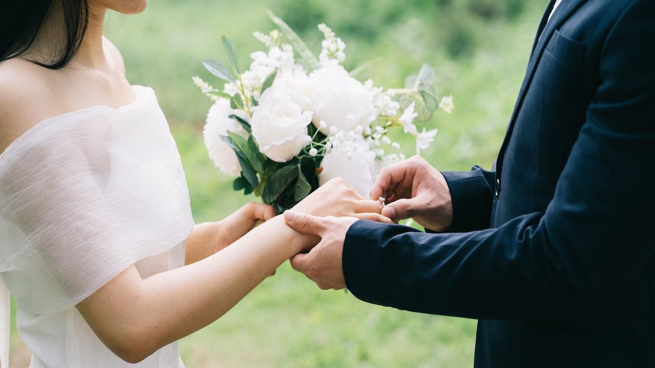 Evlenen kadının kocasının soyadını almasını öngören kuralın iptali yürürlüğe giriyor