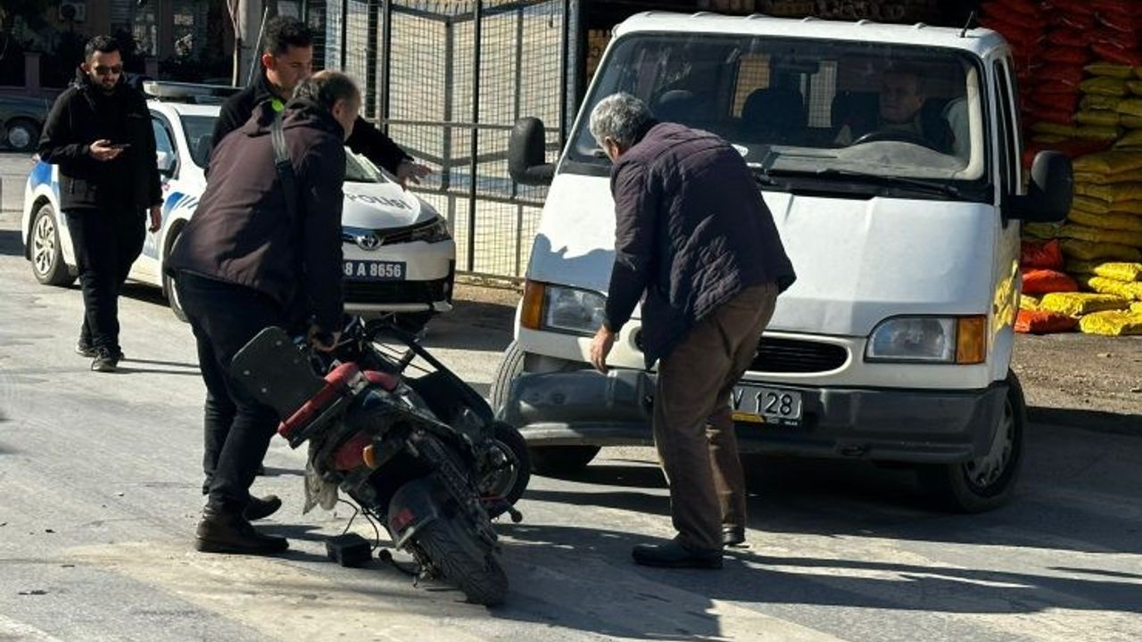 Milas’ta minibüs ile elektrikli bisiklet çarpıştı: 1 yaralı