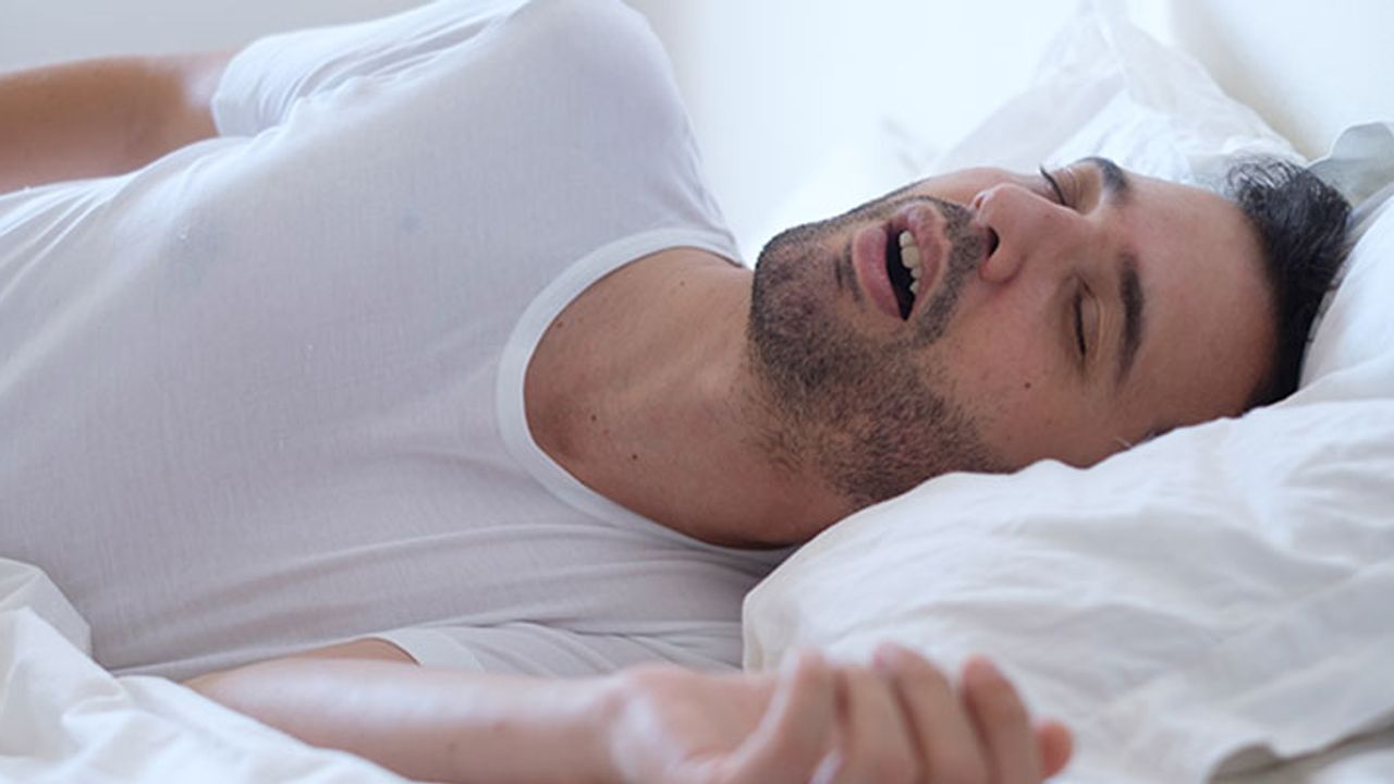 Uyku apnesi: Bilinçsiz nefes alma sorunu hayatları tehlikeye atıyor
