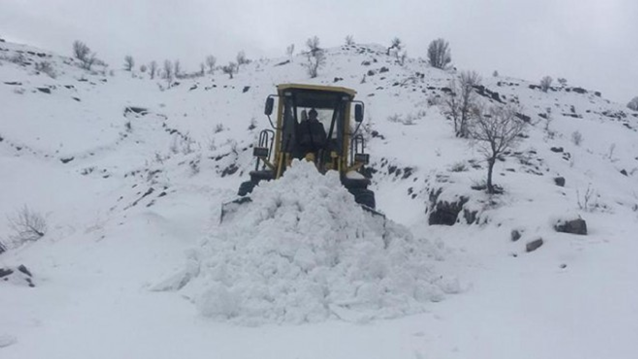 8 ilde yoğun kar: Bin 431 yol ulaşıma kapalı