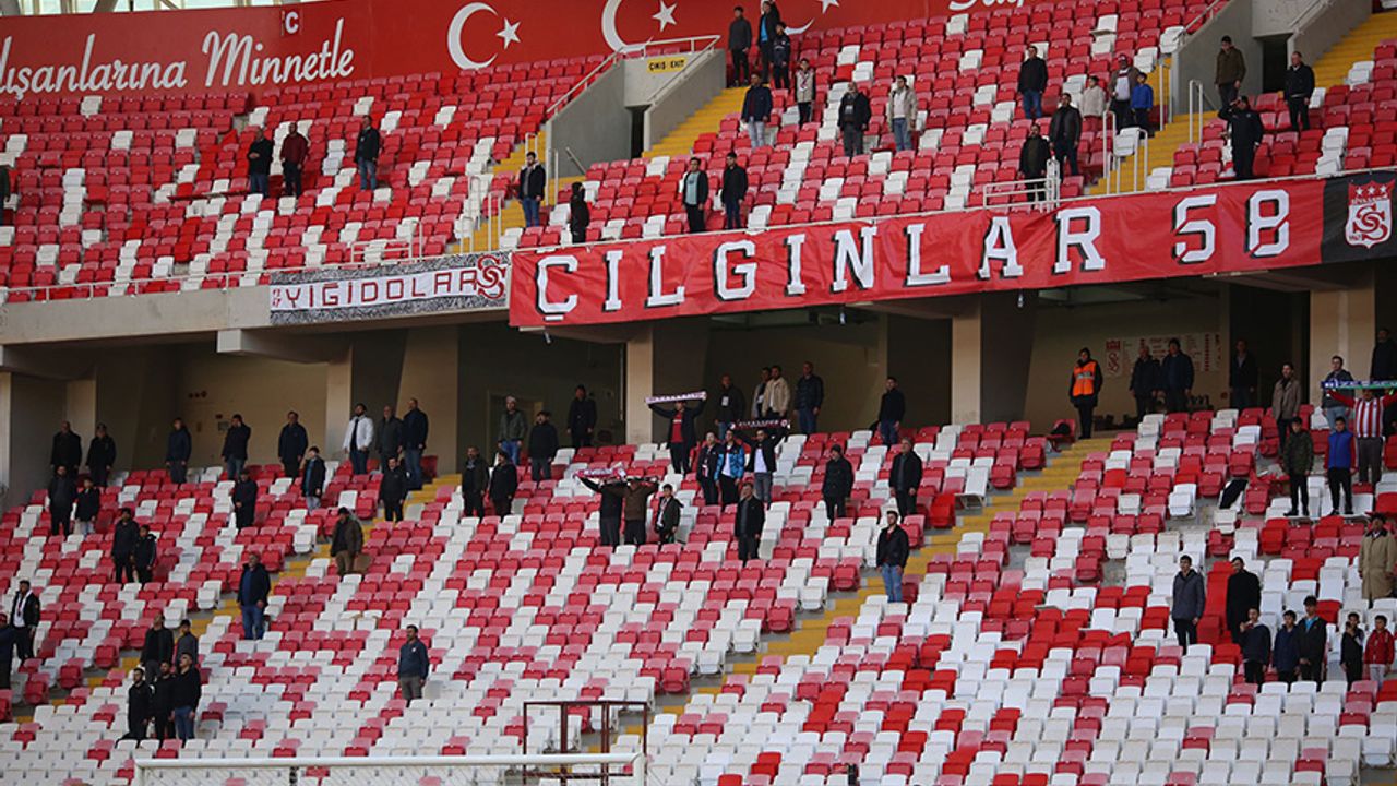 Sivassporlu taraftarlar Rizespor maçına ilgi göstermedi