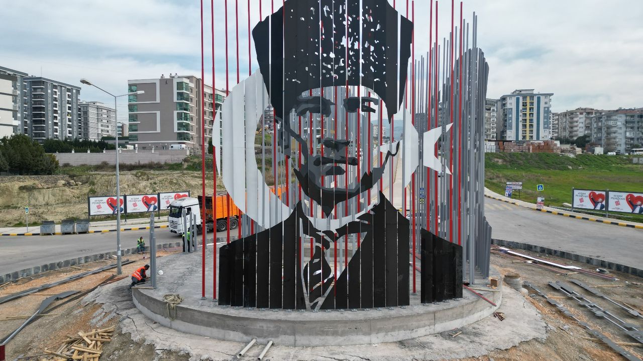 Türkiye’de ilk kez Menemen’de: 4 boyutlu Atatürk Anıtı