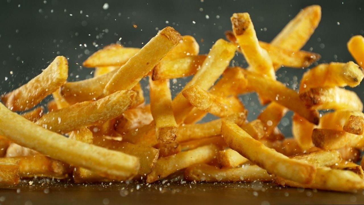 Çıtır olmuyor diye hazır patates almayın! Bu yöntemle dışı çıtır çıtır olacak içi bulut gibi ağızda dağılacak