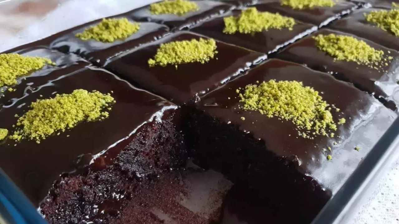 Çikolatalı kekin içini ıslak bırakan yöntem! Bir çatal alan herkes tarifini soruyor
