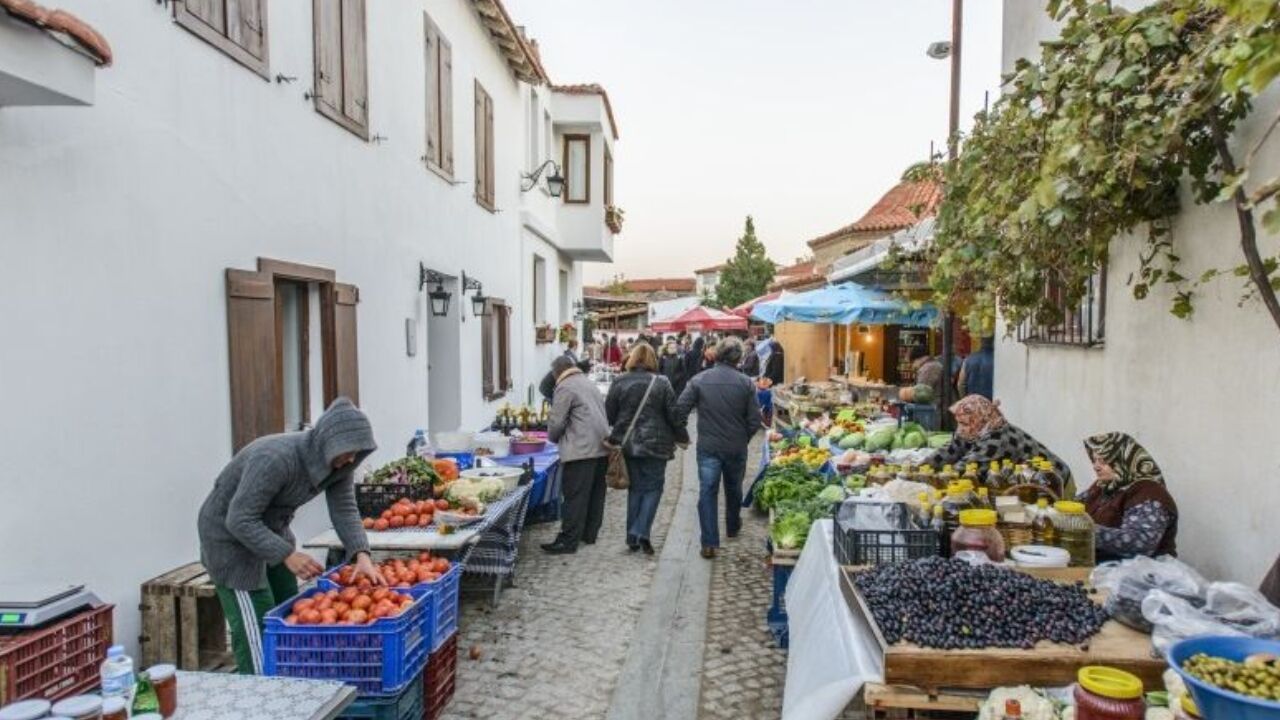 Seferihisar'da hangi günler, nerede pazar kuruluyor? Seferihisar'daki tüm pazaryerlerinin listesi!