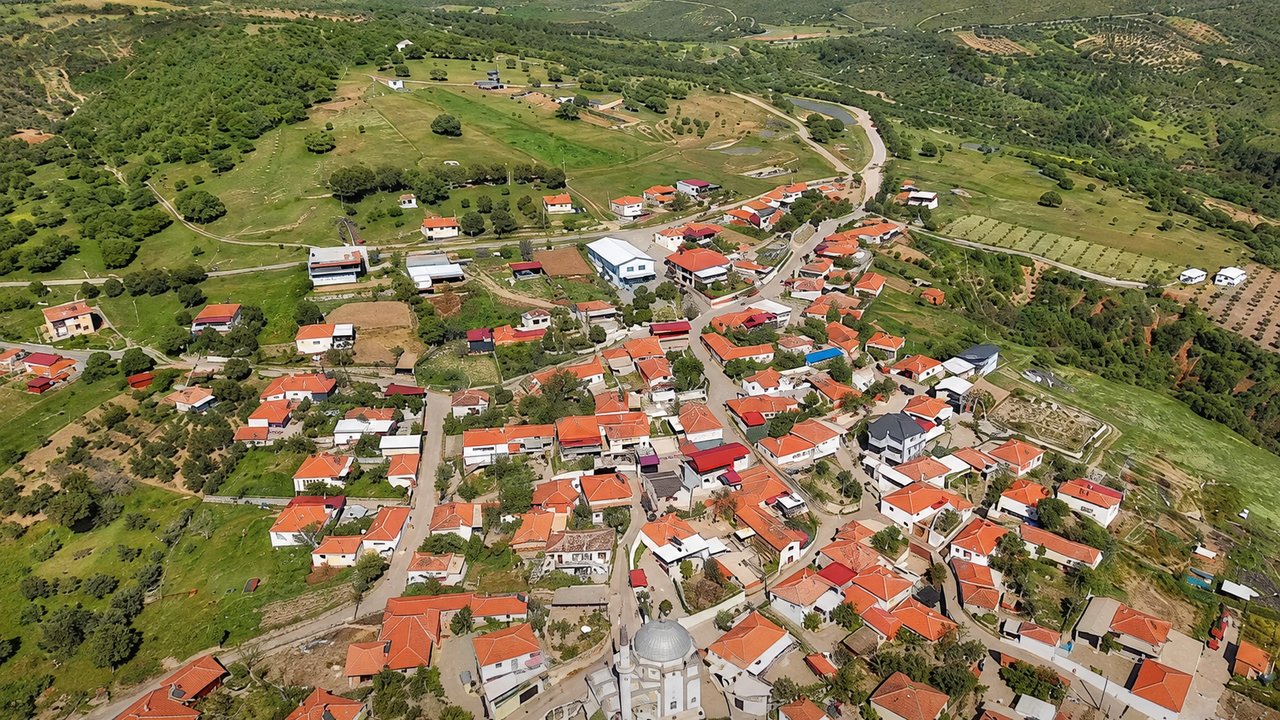 İzmir’e sadece 1 saat uzaklıkta! Yunt Dağları’nın eteklerinde saklı bu köy huzur arayanların yeni gözdesi haline geldi!