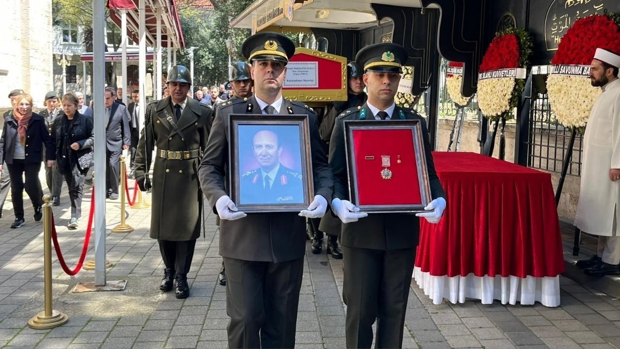 Eski Kara Kuvvetleri Komutanı Fisunoğlu'na son veda: Askeri t&ouml;renle son  yolculuğuna uğurlandı
