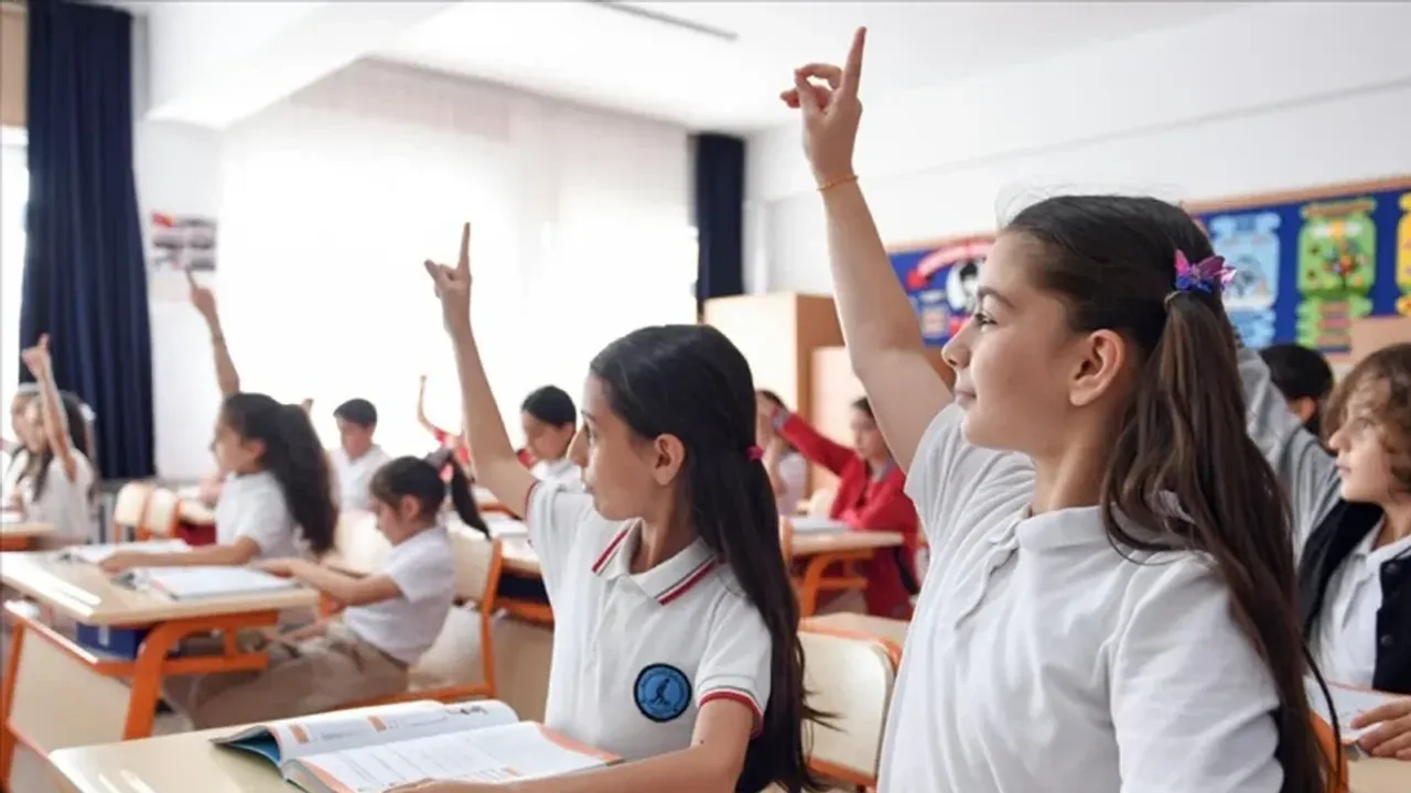 Bayram tatili bitiyor! Okullar 1 Haziran’da açılıyor mu?