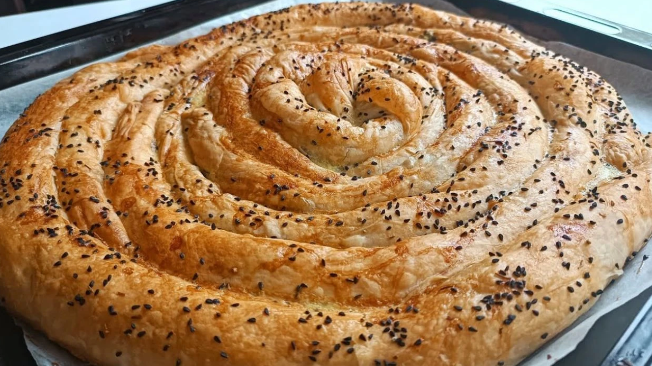 Börek sosuna bunu ekleyen çıtırlığı garantiliyor! Hazır yufkadan bile efsane sonuç çıkıyor