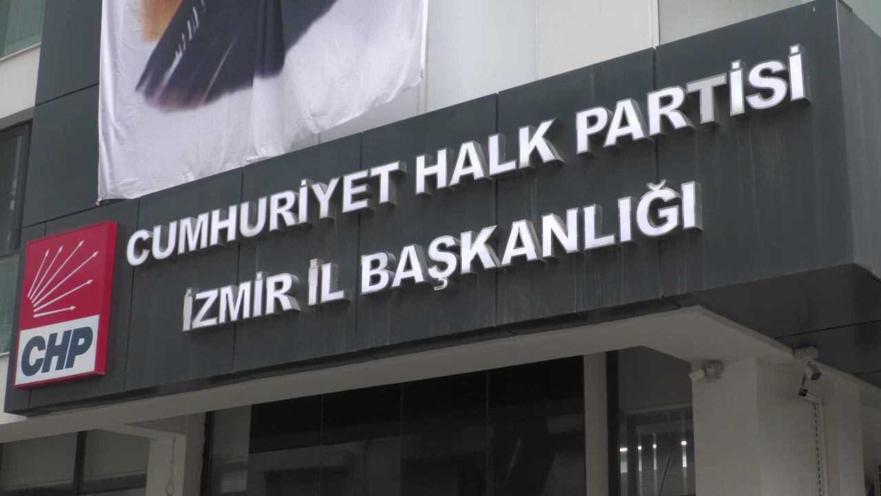 CHP İzmir’den ortak açıklama: “Özgür Özel’in yanındayız”