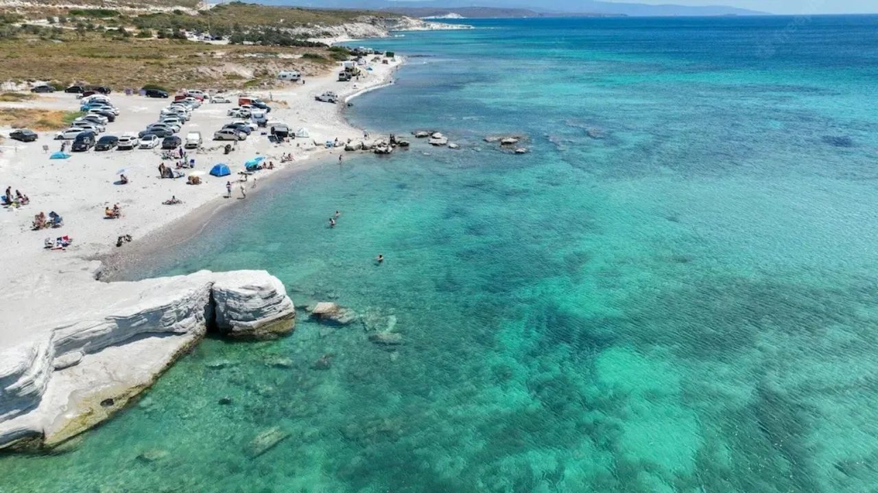 Turkuaz serin sularıyla Çeşme'nin gözde tatil yeri! Girişler ücretsiz, tesisi yok, doğanın içinde huzuru yakalayın