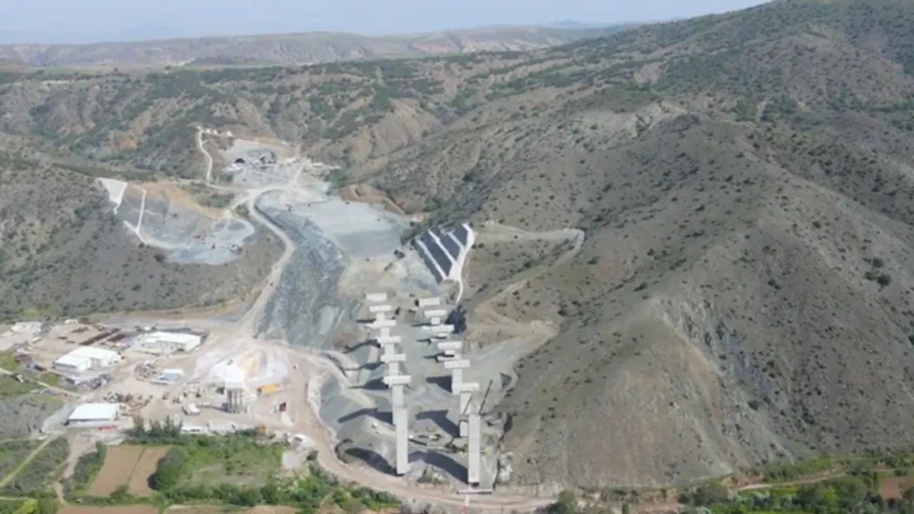 Dev ulaşım projesinde çalışmaların yarısı tamamlandı: Ankara-Kırıkkale-Delice Otoyolu’nda kritik eşik