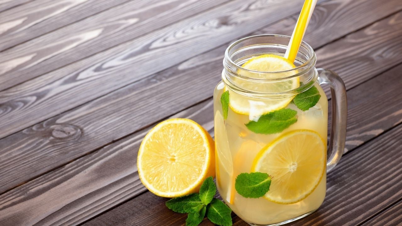 Evde limonata tarifi: Yaza serinlik katan en pratik içecek