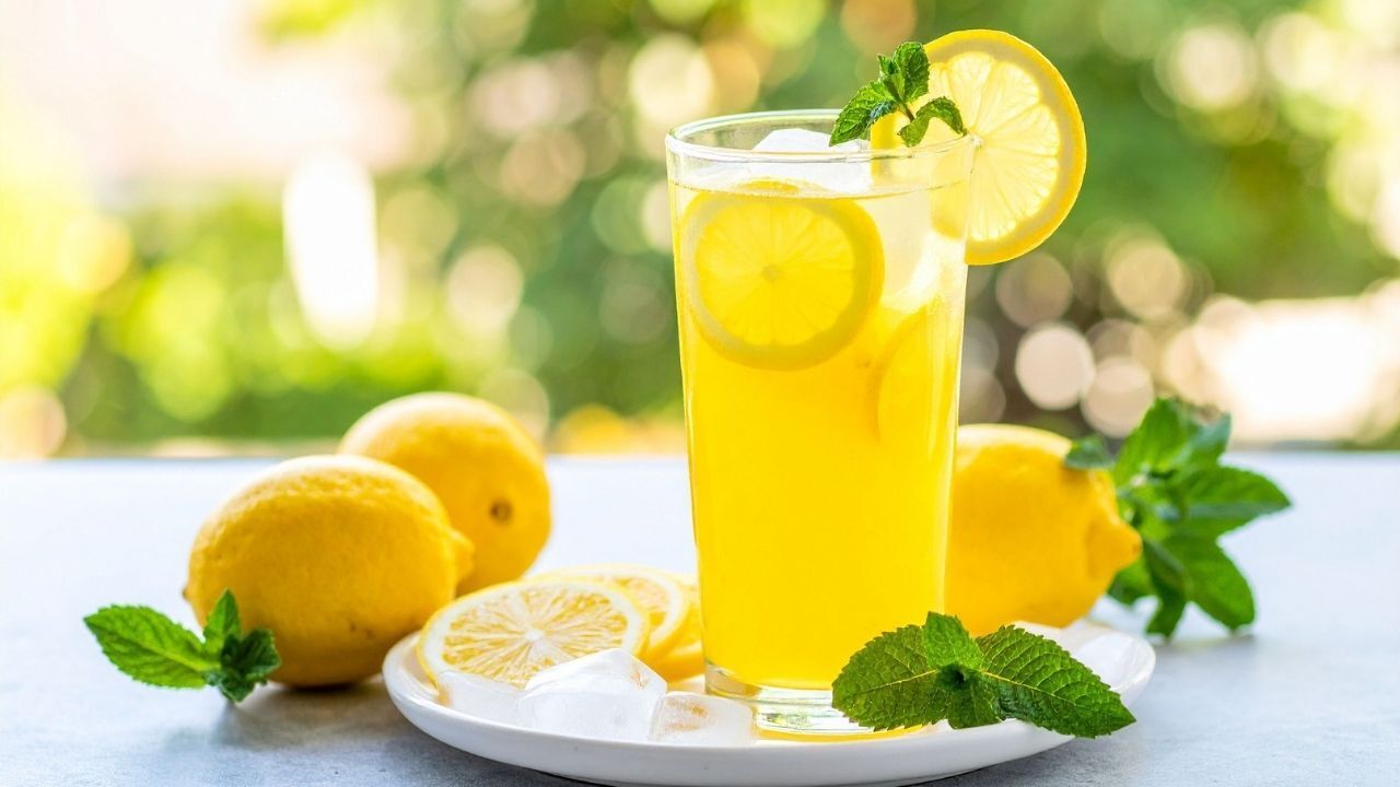 Ev yapımı limonatanın acı olmamasını sağlayan püf nokta! Yazın herkes bu tarifi arıyor