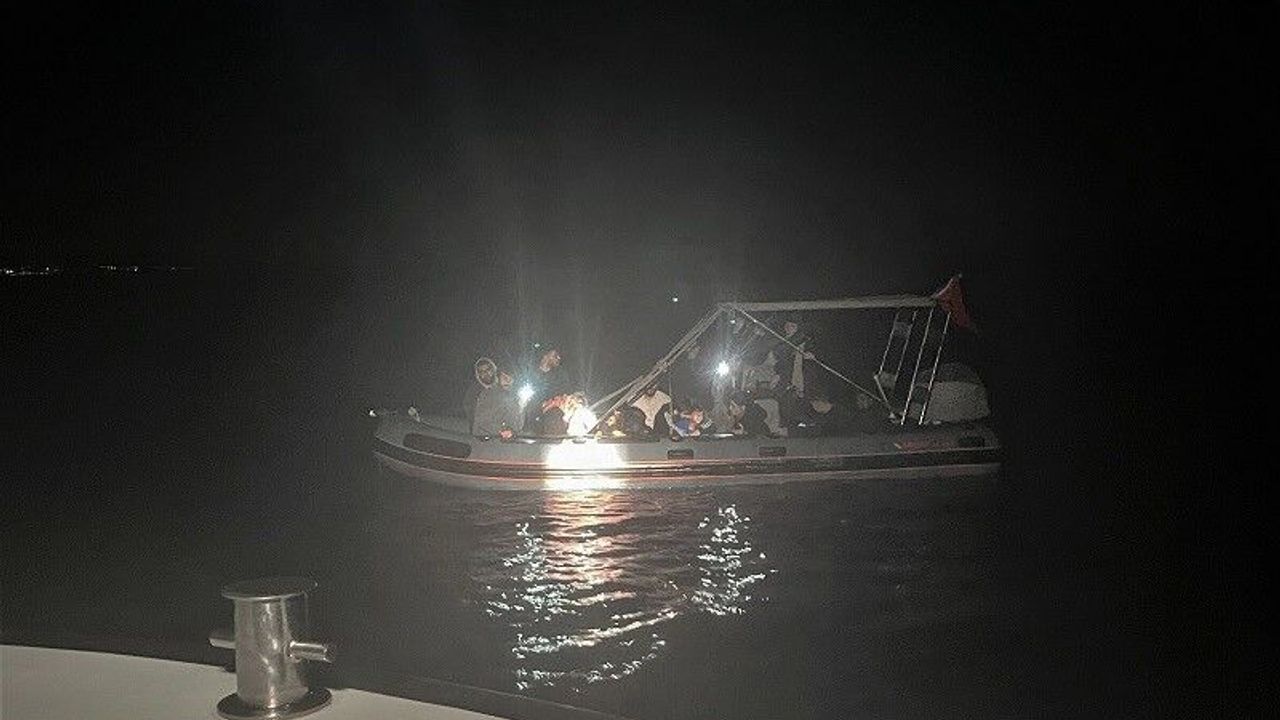 İzmir açıklarında 34 düzensiz göçmen yakalandı!