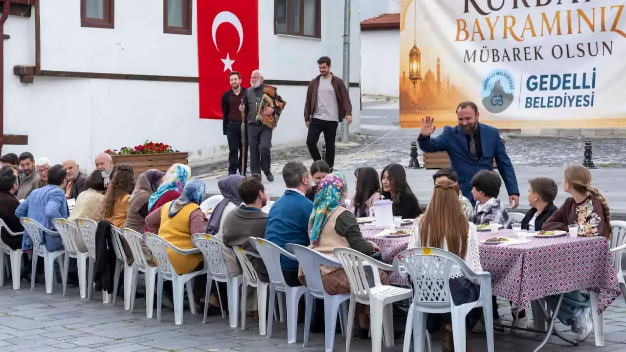 Gönül Dağı 219. bölümde Gedelli’de bayram krizi! Kurbanlıklar bir anda ortadan kayboldu