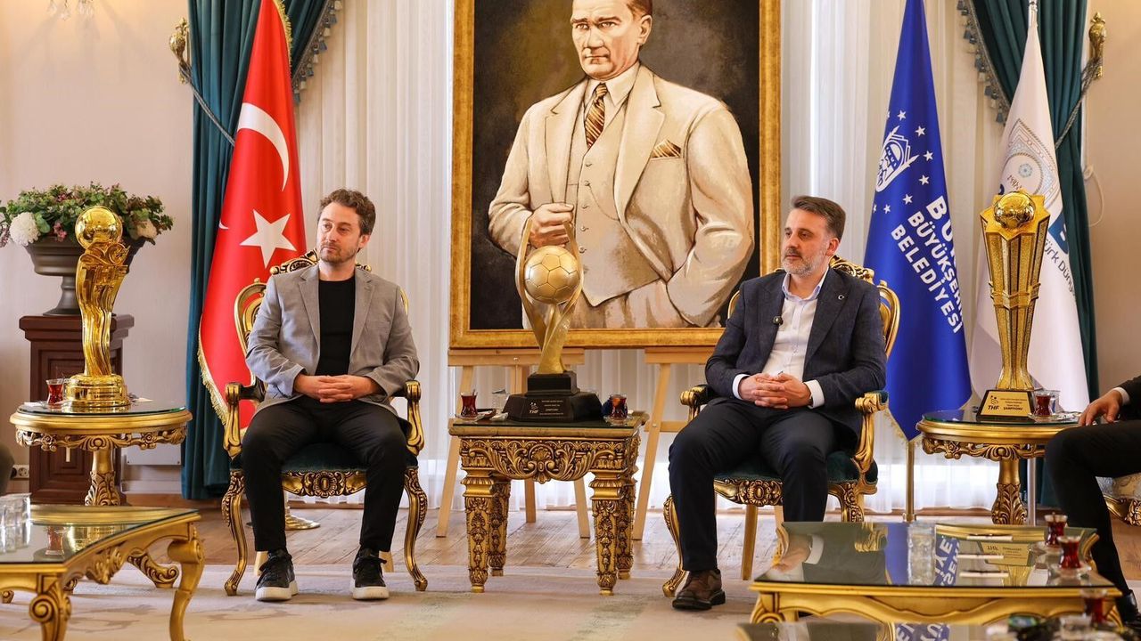 Şampiyon hentbolculardan başkan Biba’ya ziyaret