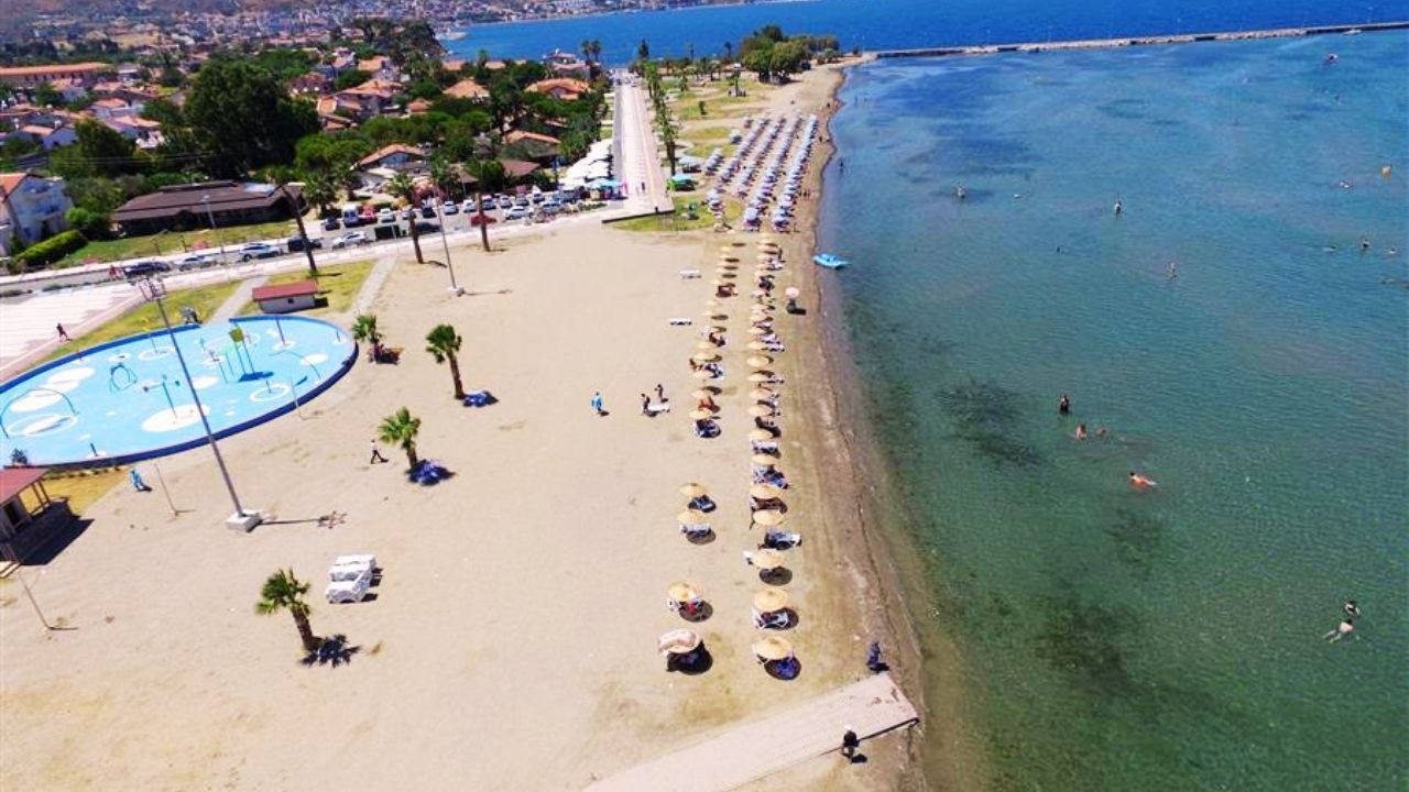 İzmir'e 50 dakika uzaklıkta! Kum denizi ve ücretsiz plajı ile ailelerin favori rotası: Bir zamanlar Mavi Bayraklıydı