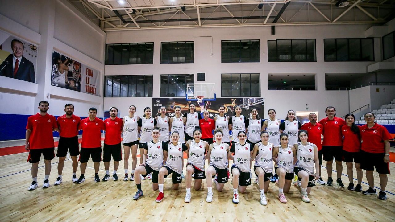 Milliler Litvanya öncesi sahaya indi