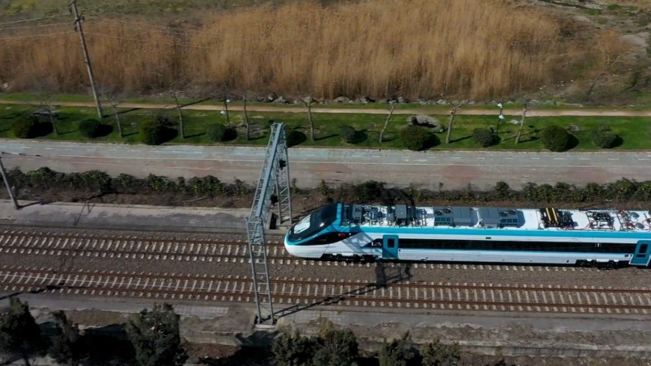 Demiryollarında yeni dönem: Testler devam ediyor! Milli Elektrikli Hızlı Tren 240 km/s hıza ulaştı