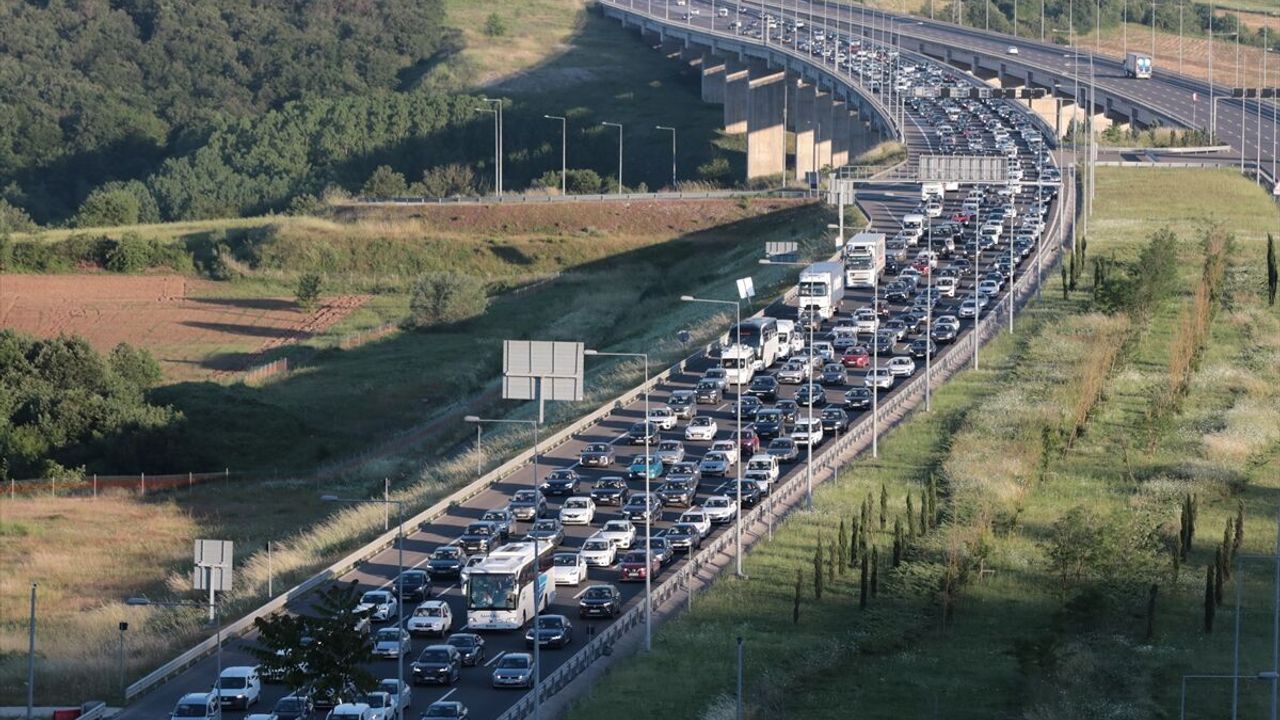 Tatilciler dönüşe geçti: Muğla’da bayram dönüşü trafik kilitlendi