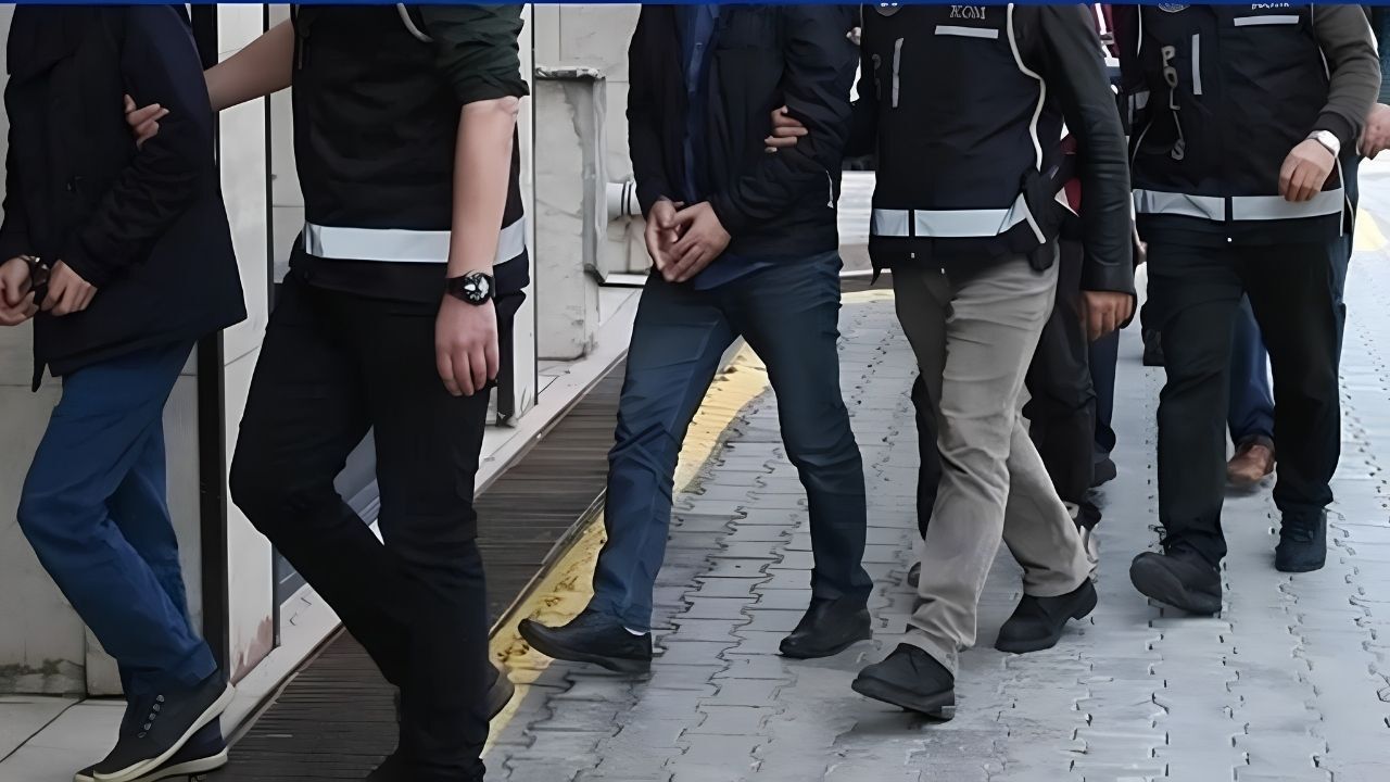 İzmir’de silah ticaretine karşı operasyon! 3 şüpheli tutukla