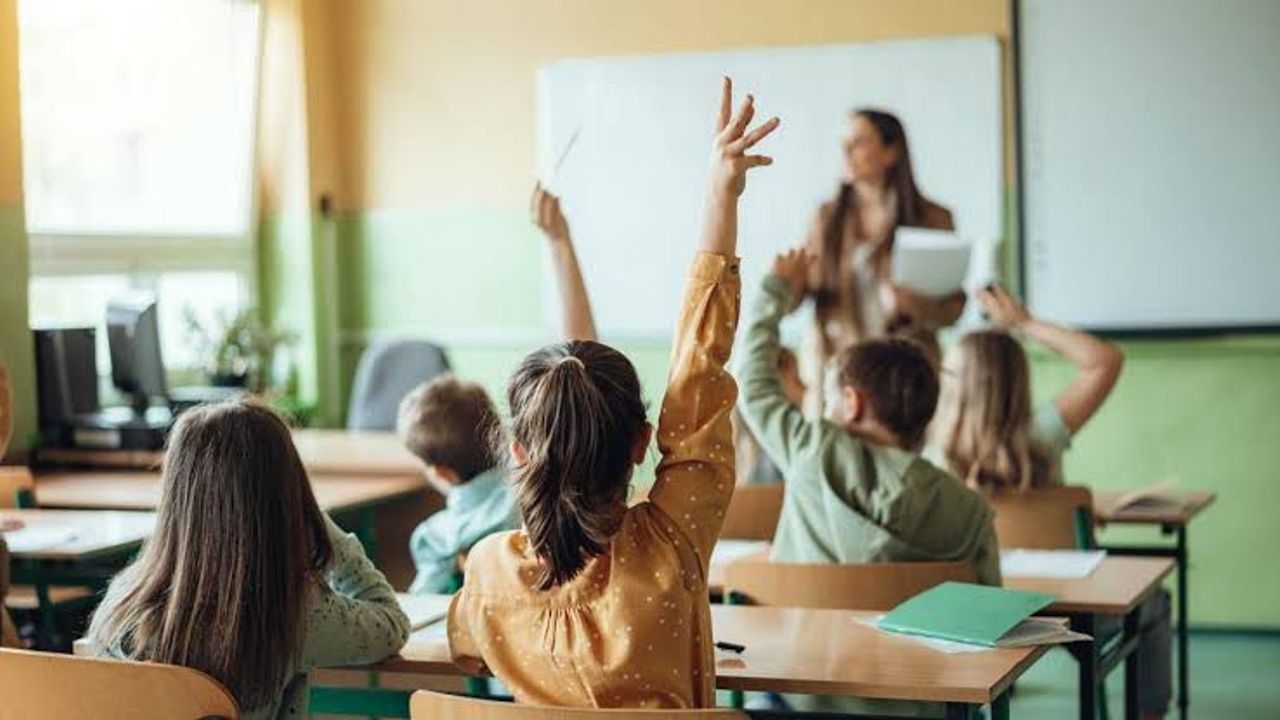 2026-2027 okullar ne zaman açılacak? Yaz tatili başlamadan yeni dönem merakı! İlk ders zili ne zaman çalacak?