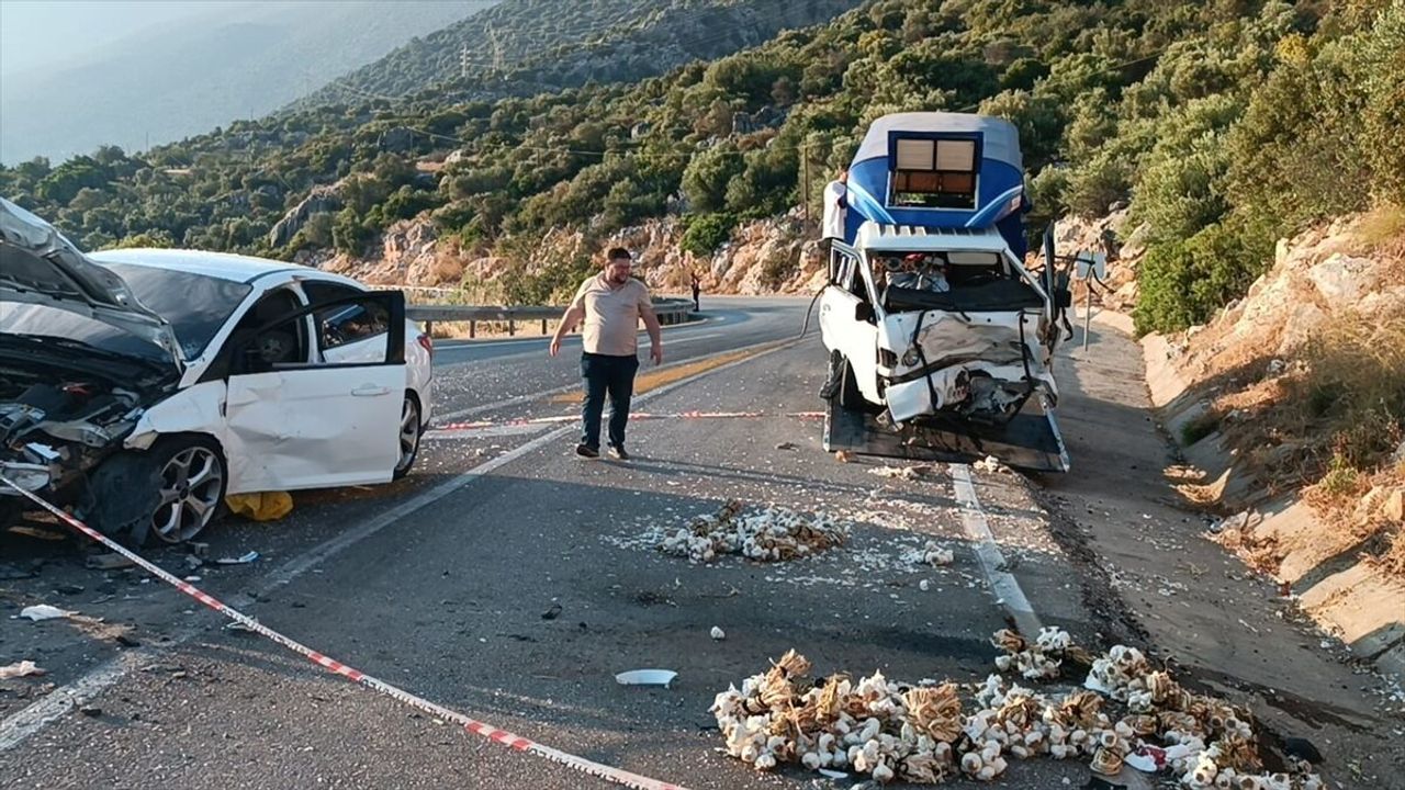 Otomobil ile kamyonet çarpıştı! 2 yaralı
