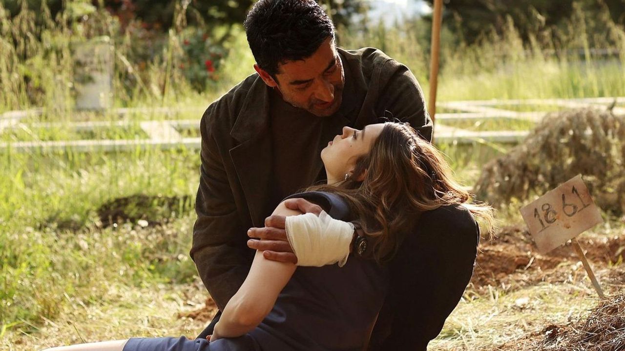 Afra Saraçoğlu diziden neden ayrıldı? Kulisleri sa