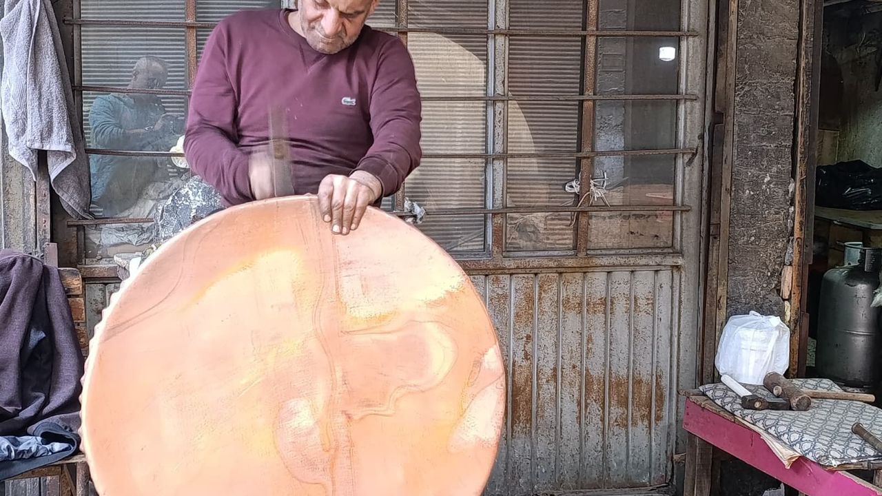 Bakırcılar çarşısında tarih gibi meslekler hayatta kalma müc