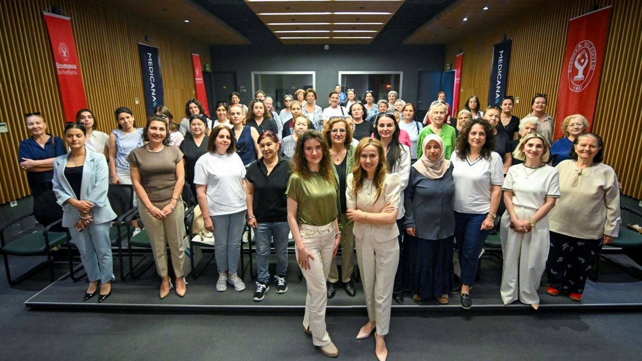 Bornova'da 'kusursuz anne' baskısı tartışıldı