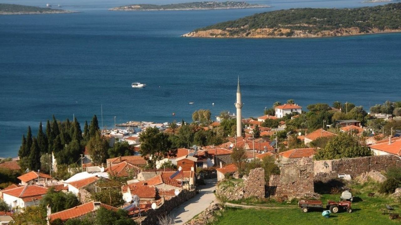İzmir’in en sakin balıkçı kasabası: Metro, otobüs ve dolmuşla 2,5 saat sürüyor! En güzel ve en taze balık burada yeniyor