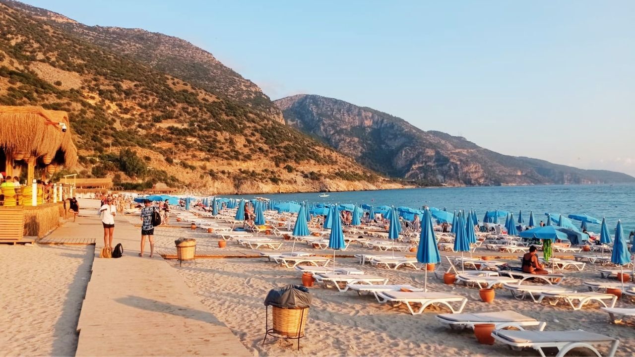 Fethiye'de hangi plajlar Mavi Bayraklı oldu? İşte ücretli ve ücretsiz 2026 tatil rotalarının tam listesi