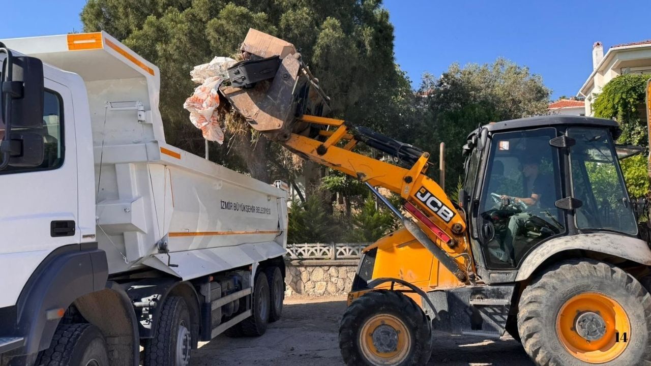 Foça’da kapsamlı temizlik çalışması: Hacimli atıklar toplandı