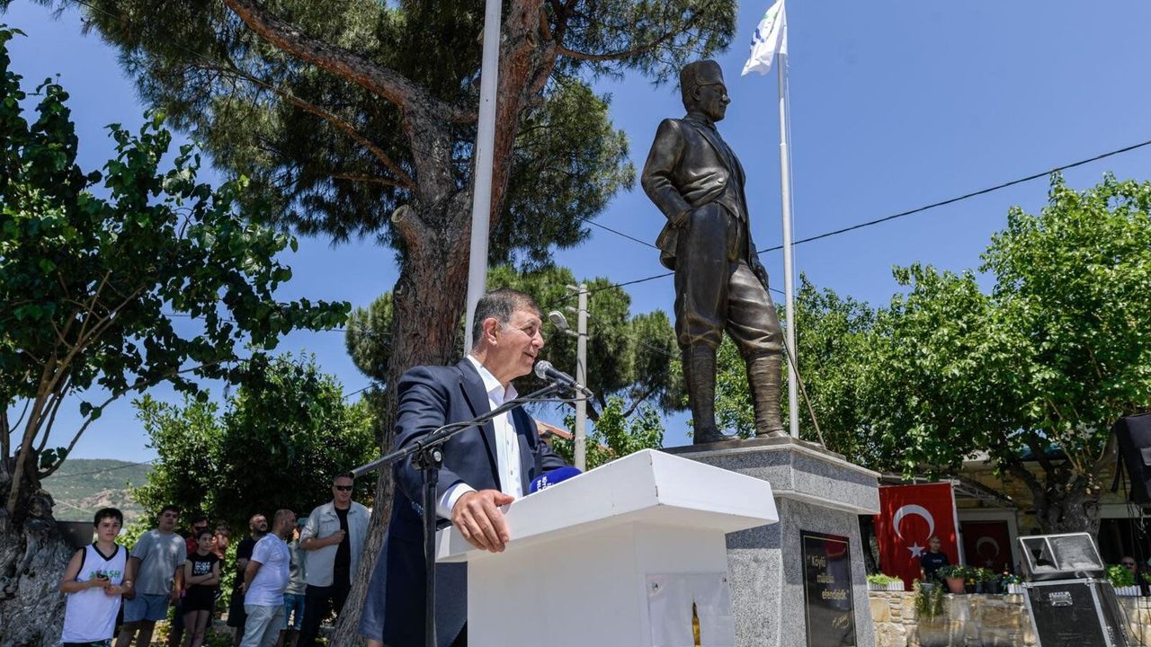 Foça’da dikkat çeken açılış: Başkan Tugay törene katıldı