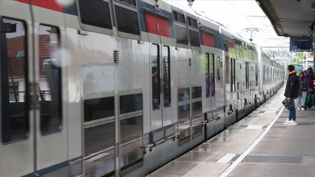 Demir yolu çalışanları greve gitti, tren seferleri