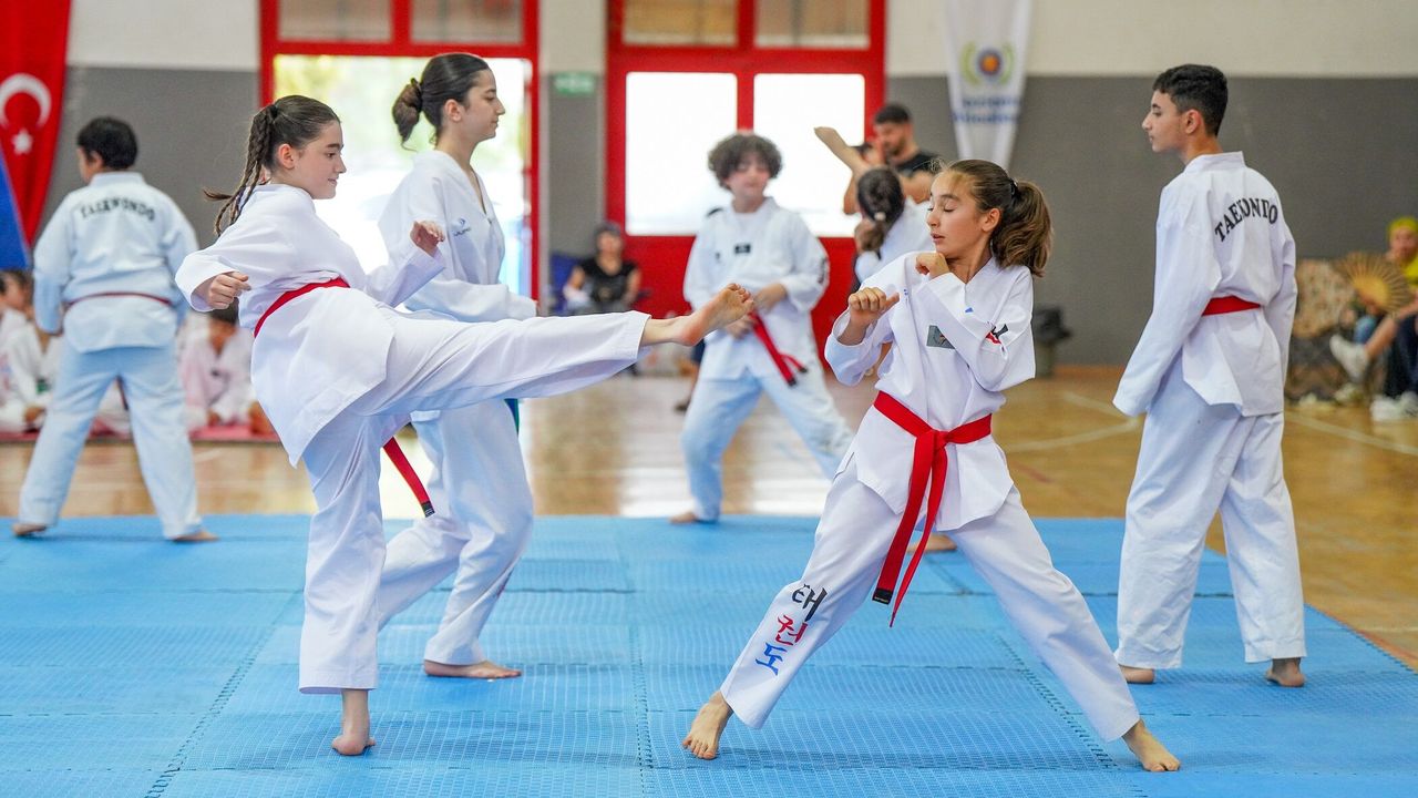 Gaziemir’de kuşak sınavı heyecanı: 81 sporcu ter d