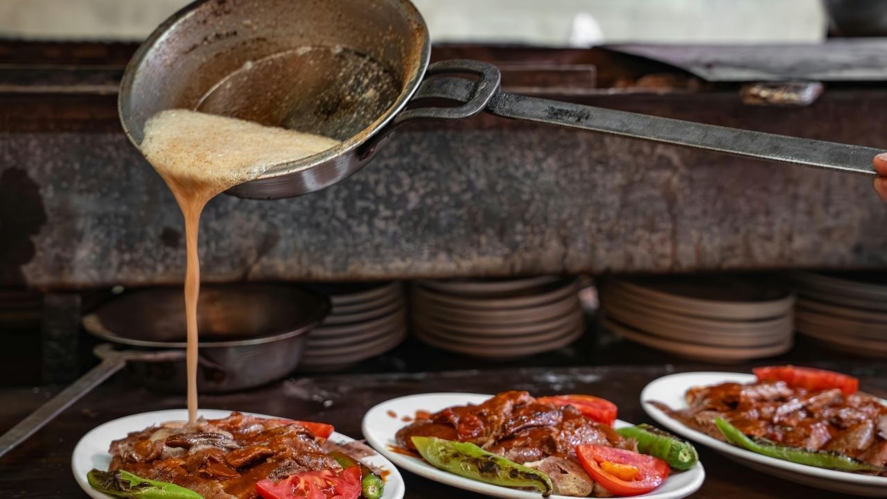İzmir’de ünlü restoranda feci olay: Tereyağı şovu 