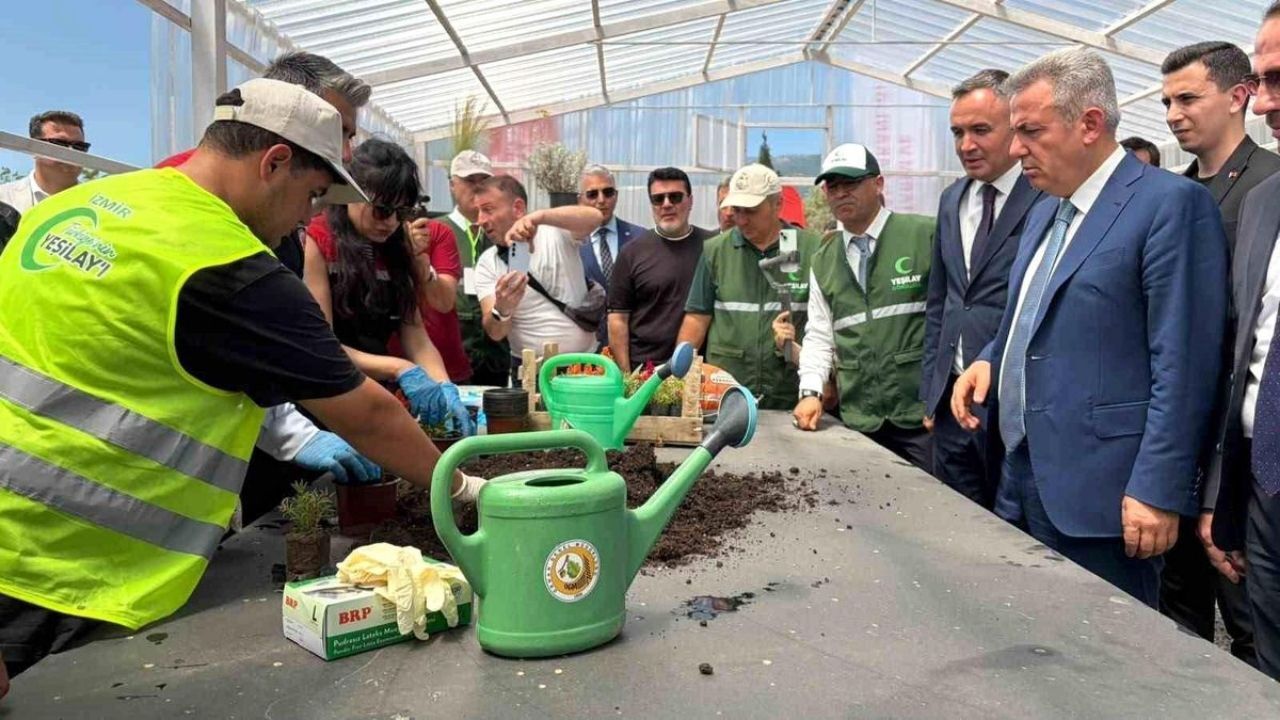 Kemalpaşa’da öğrenciler için yeni merkez açıldı: 20 bin fide