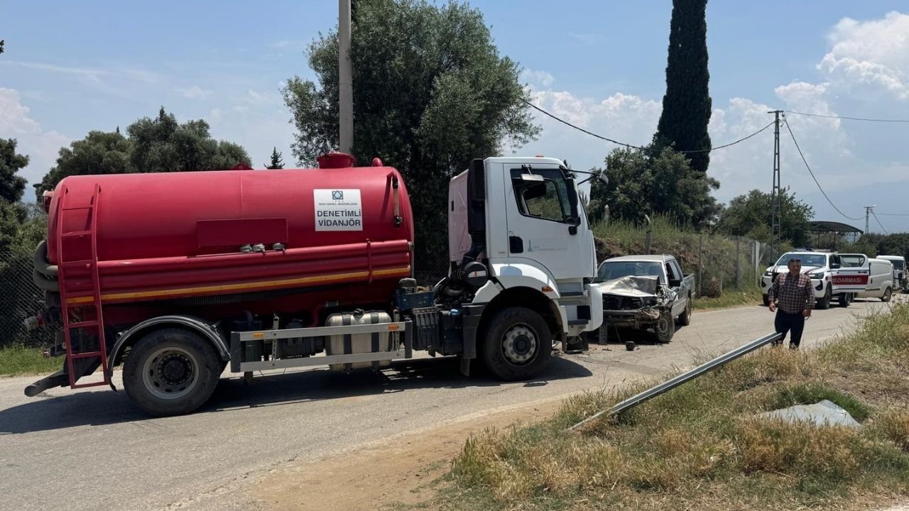 İzmir'de feci kaza! Vidanjör ile otomobil çarpıştı: 1 yaralı