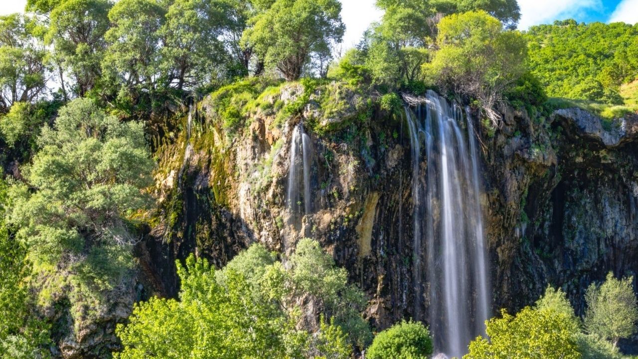 Doğayla iç içe, yazın gözde rotası Pergasur Şelalesi, doğase