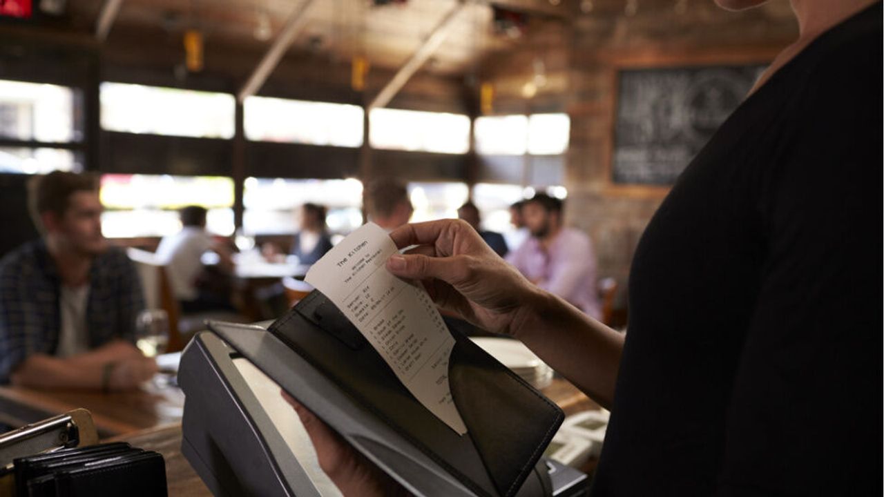 Restoranlarda sıkı denetim: Müşteriden bu ücreti a