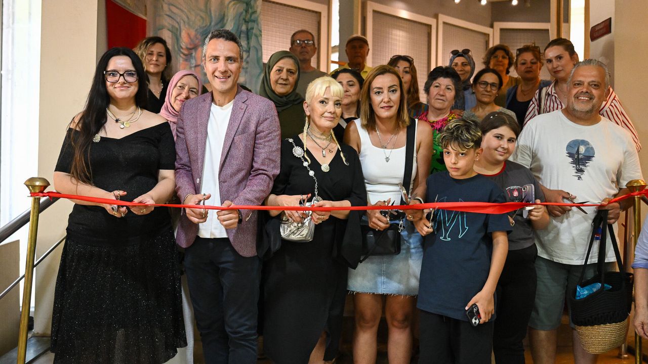 Bornova’da “Biz” Karma resim sergisi açıldı