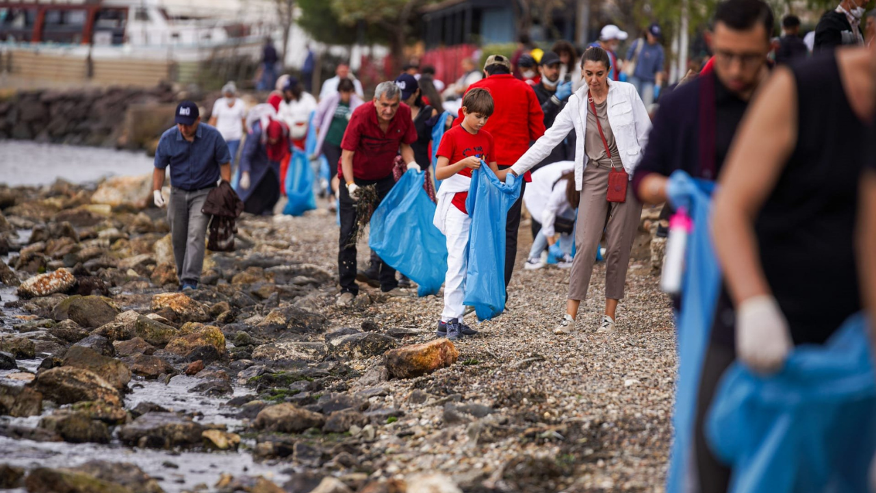 İzmir’de deniz dibi temizliği başlıyor: Dalgıçlar atıkları gün yüzüne çıkaracak
