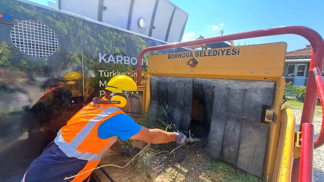 Yangın riskine karşı Bornova’da ekipler sahada: Kuru otlar t